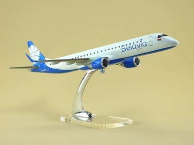 Модель самолета Embraer 195 (М1:100,Belavia)