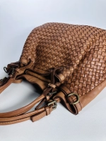 Женская плетеная сумка из натуральной кожи цвета whisky