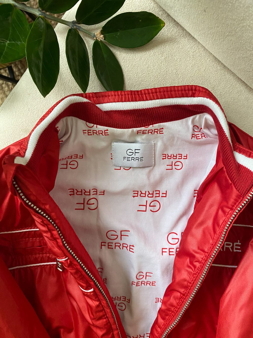 Новая ветровка GF Ferre, 92