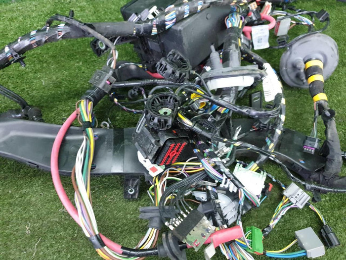 Проводка моторного отсека Jaguar XE (2015-2019)