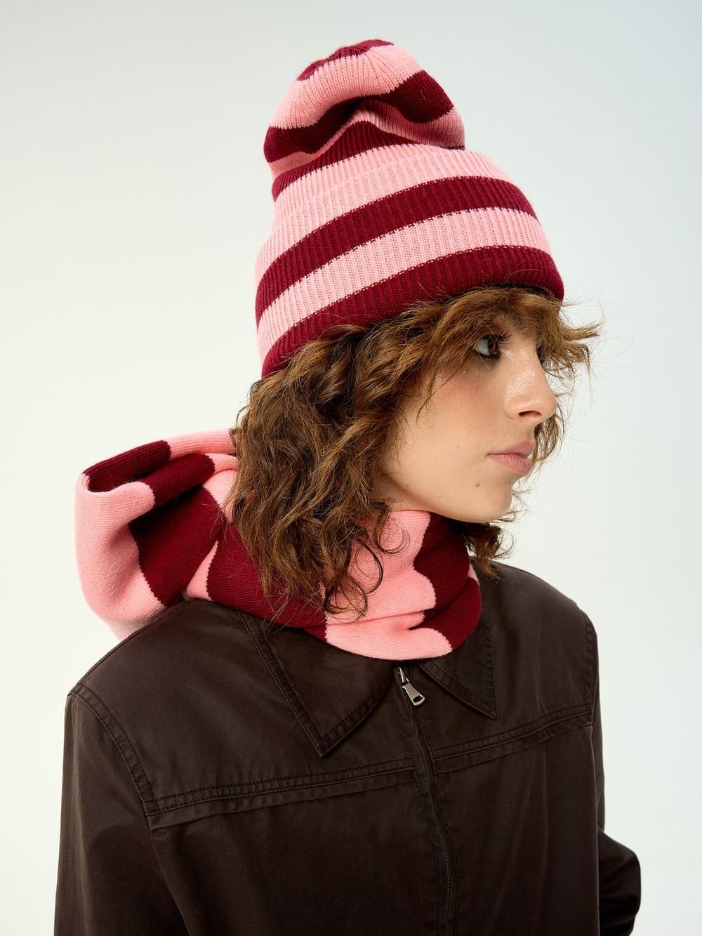 Купить Шапка Kraizy Stripes в полоску бургунди / роза Шапка Kraizy Stripes в полоску бургунди / роза