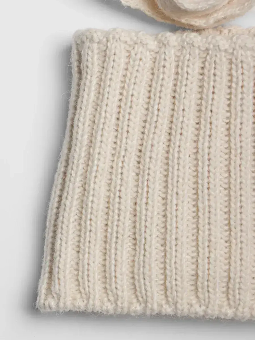 Шапка зимняя детская на завязках и снуд