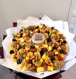 Съедобный букет с медом, сыром, орехами