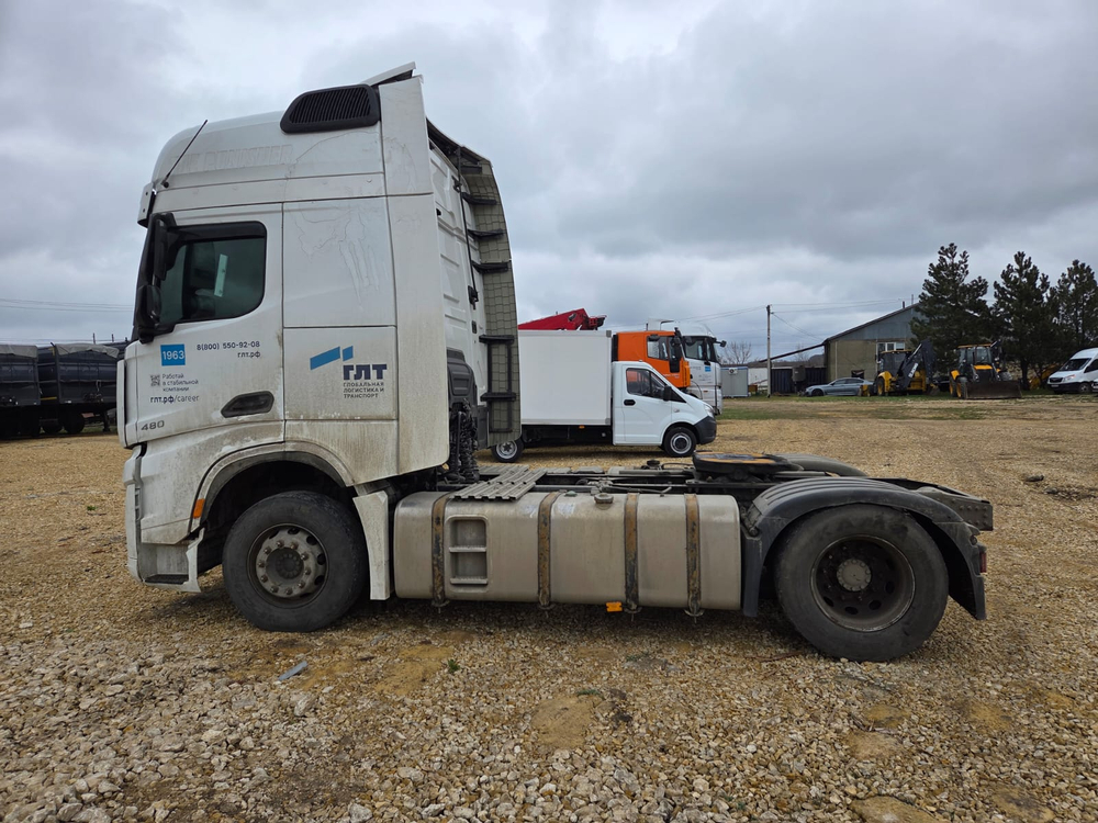 Shacman (Shaanxi) SX* 4x2 Седельный тягач SX4188YY381 (Дизельный, 12,5 л, 473 л.с., АТ)