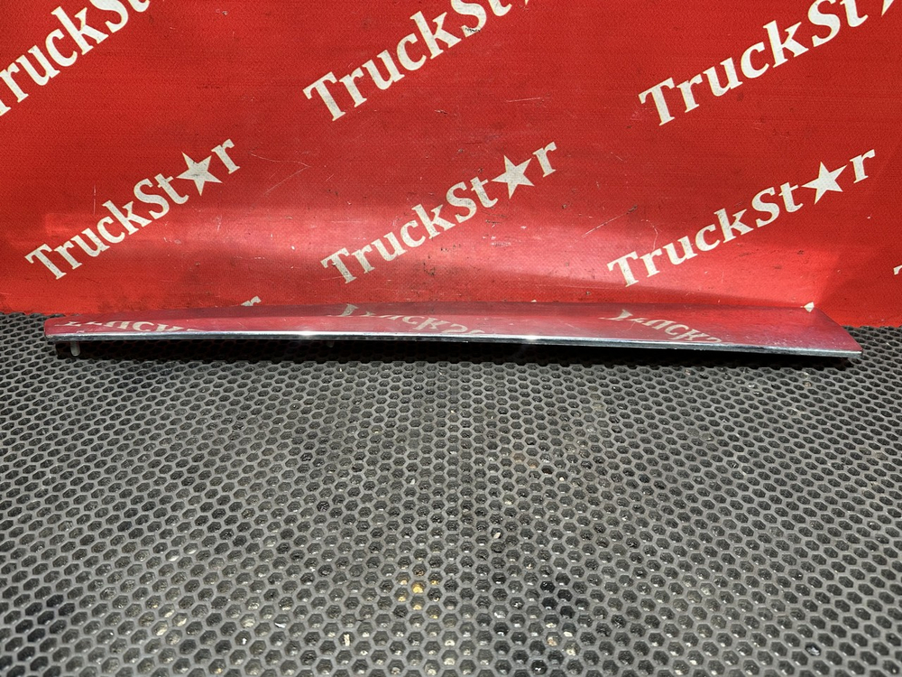 Накладка бампера правая