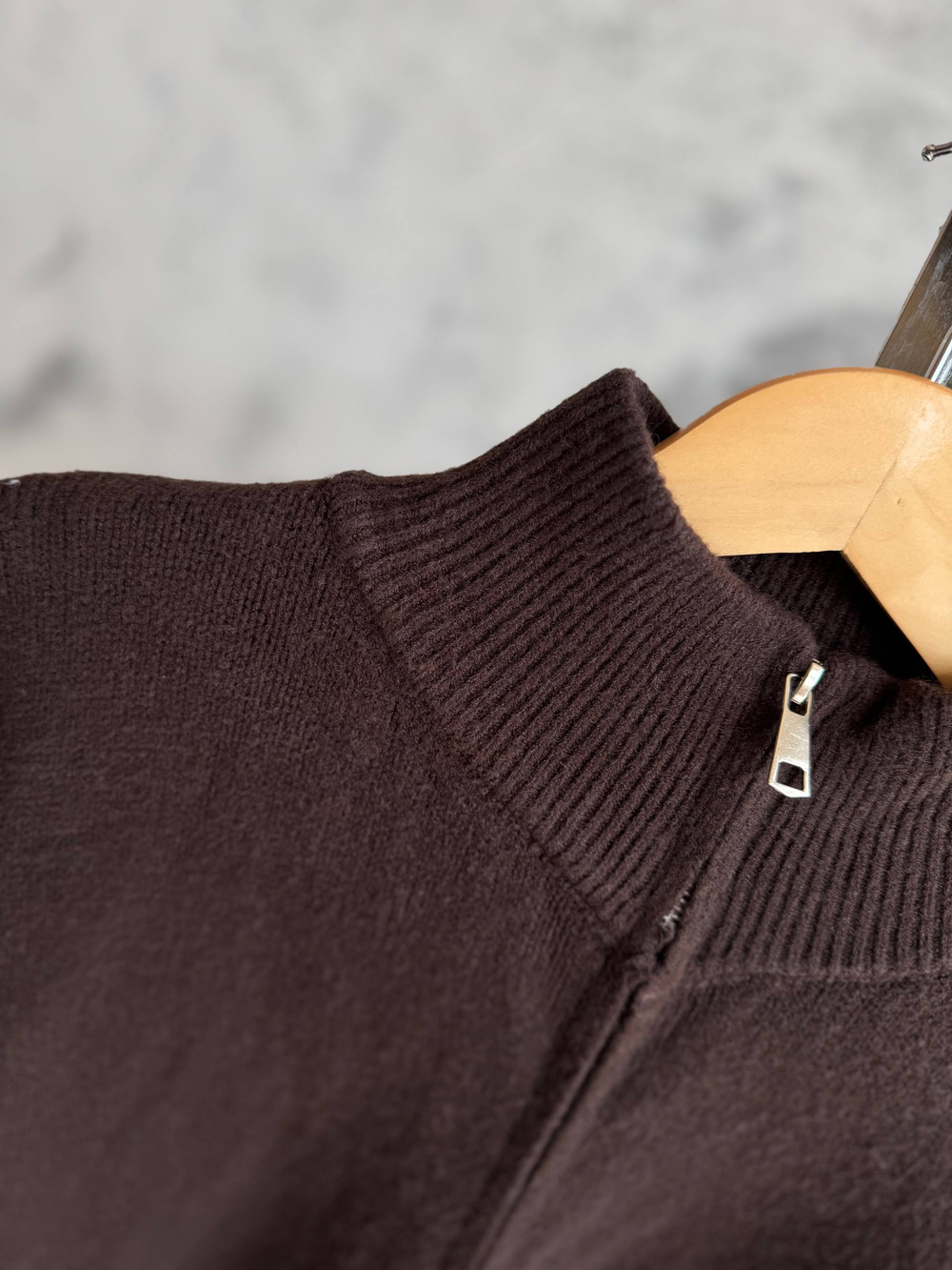 Свитер жен. 670 шок.