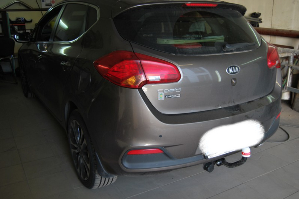 Фаркоп Kia Ceed хетчбек 2012-2015 (не подходит на рейстайлинговую версию 2015-), Hyundai i30 хетчбек 2012-2015 (не подходит на рейстайлинговую версию 2015-), условно-съемный,(без электрики) Трейлер.7352