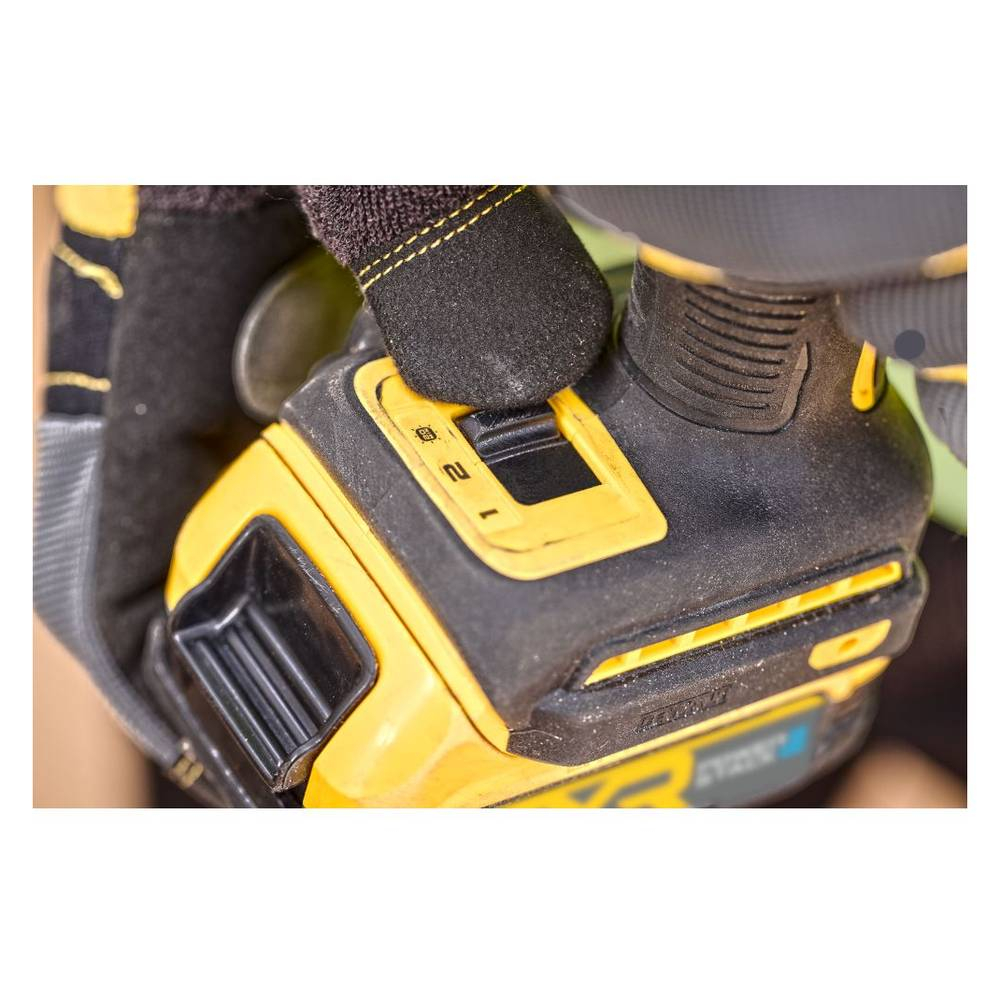 Аккумуляторная дель-шуруповерт DeWalt DCF870NT (без акк, без з/у)