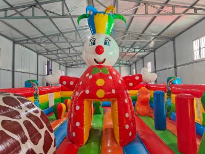 Коммерческий надувной батут «Веселый клоун», 9*6*4,5 м