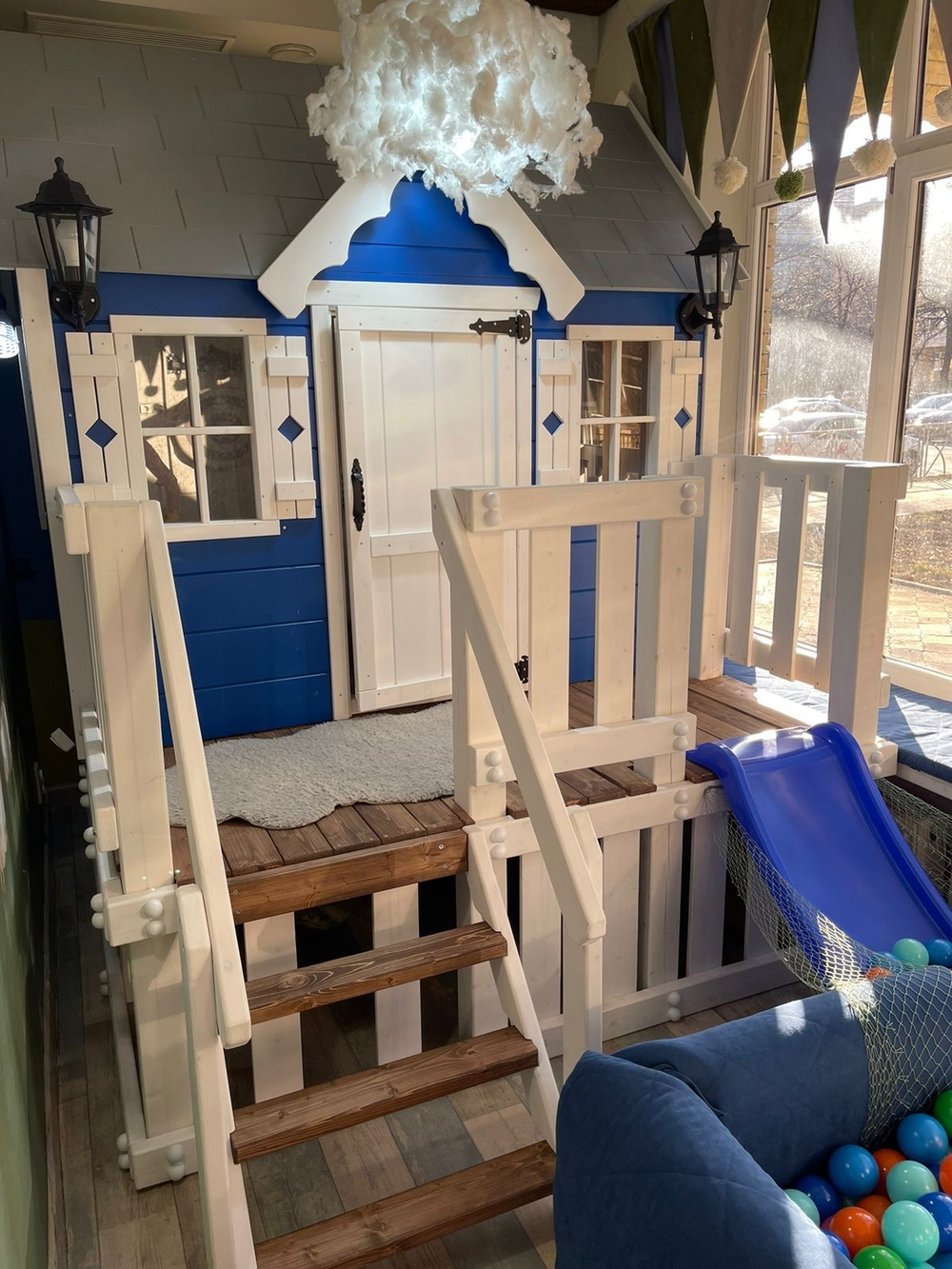 Детский игровой домик с горкой