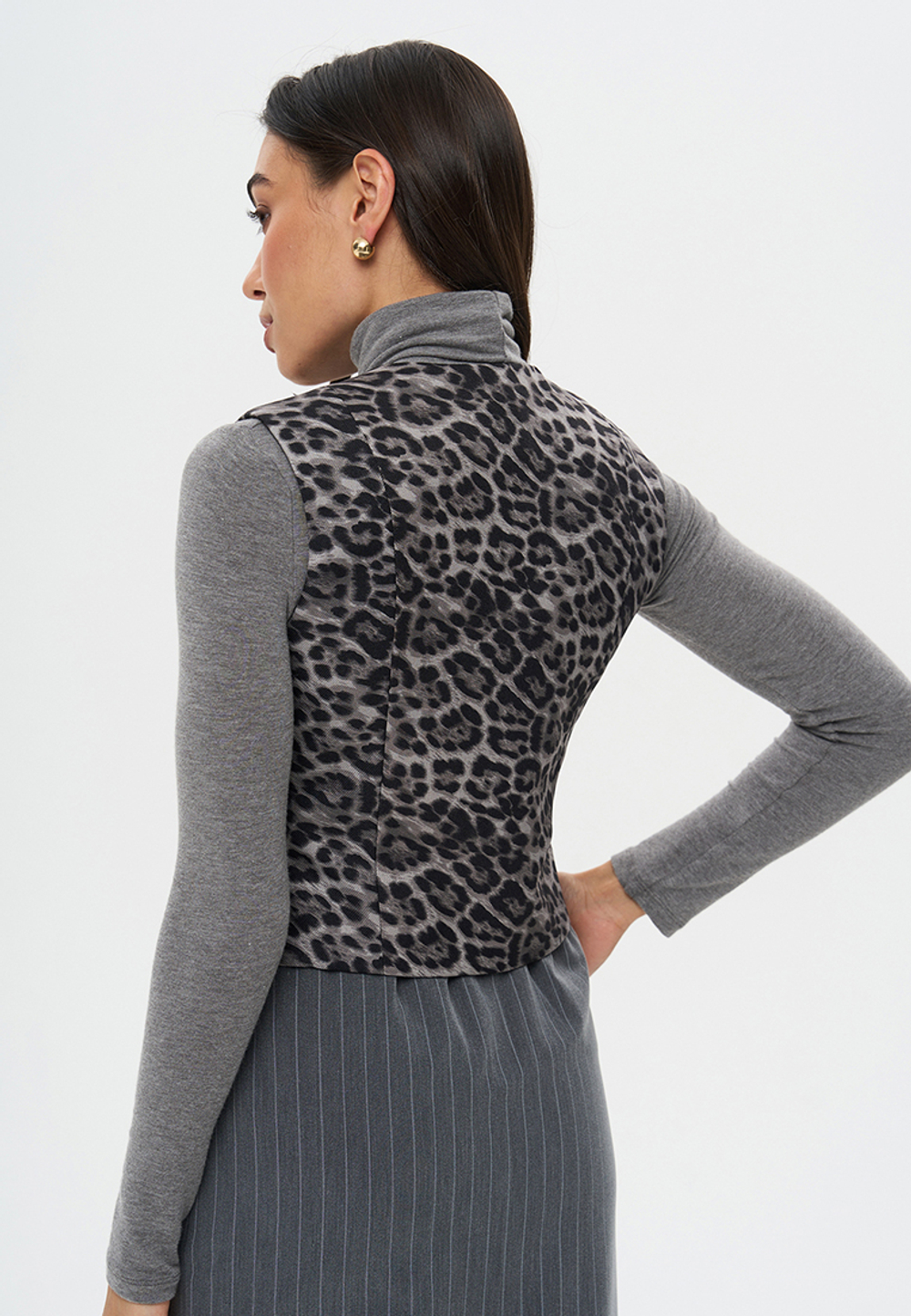 Жилет приталенный