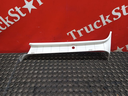 Накладка стойки лобового стекла правая 2023г