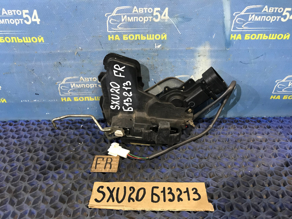 Замок двери передней правой TOYOTA CAMRY GRACIA 1996-2001