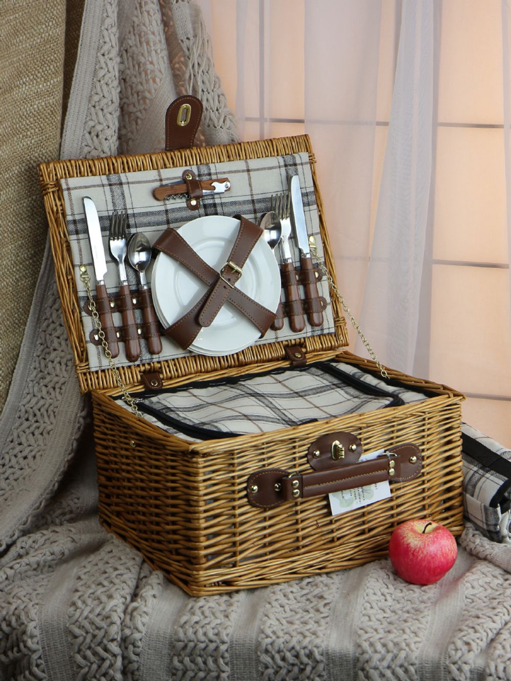 HOLYDAY BASKET Набор для пикника с термосумкой и пледом на 4 персоны