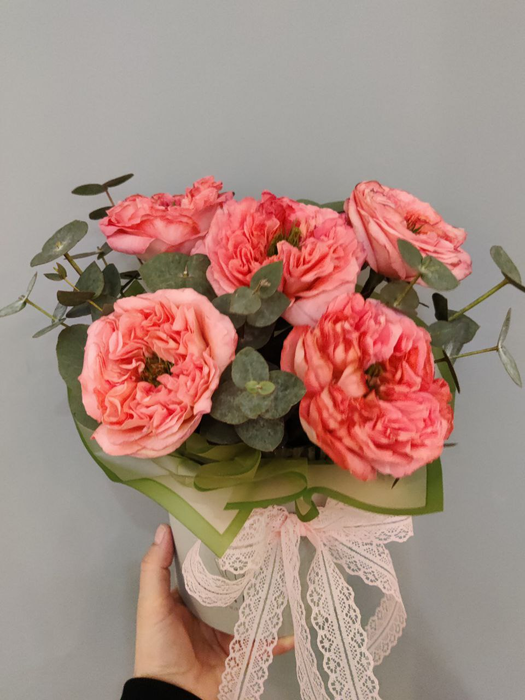 Композиция в коробке с розами "Мандарин Экспрешн"