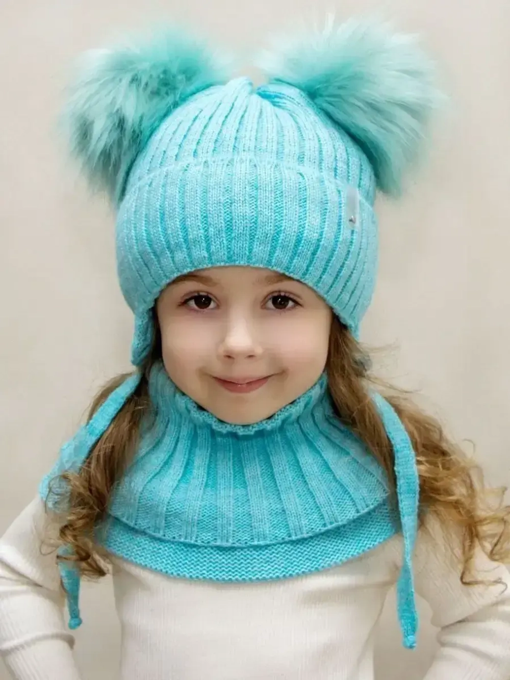Шапка зимняя детская с помпонами и манишка