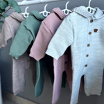 Комбинезон вязаный с капюшоном "Lucr" (открытые ножки)