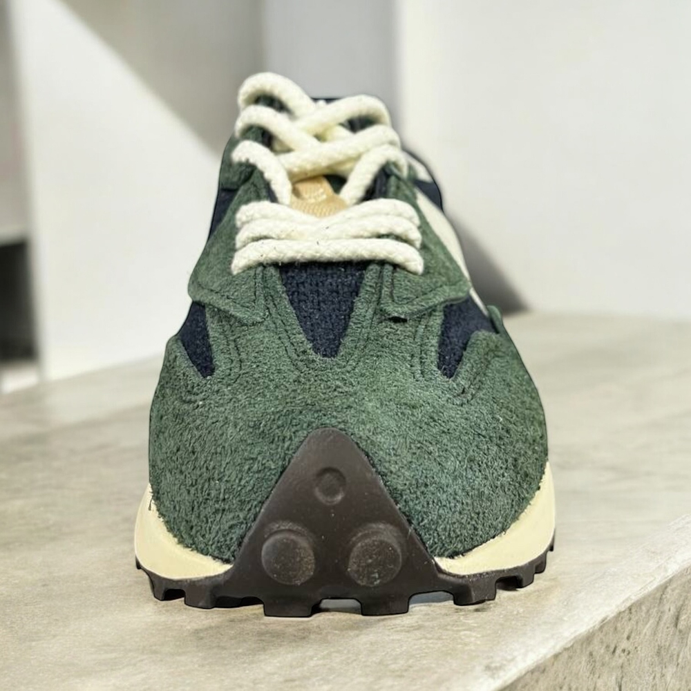 New Balance 327 • Green