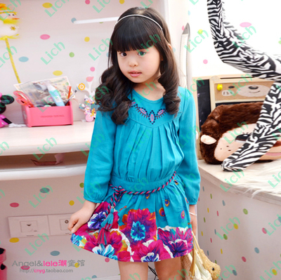 Платье с вышивкой и складками от фигурной кокетки