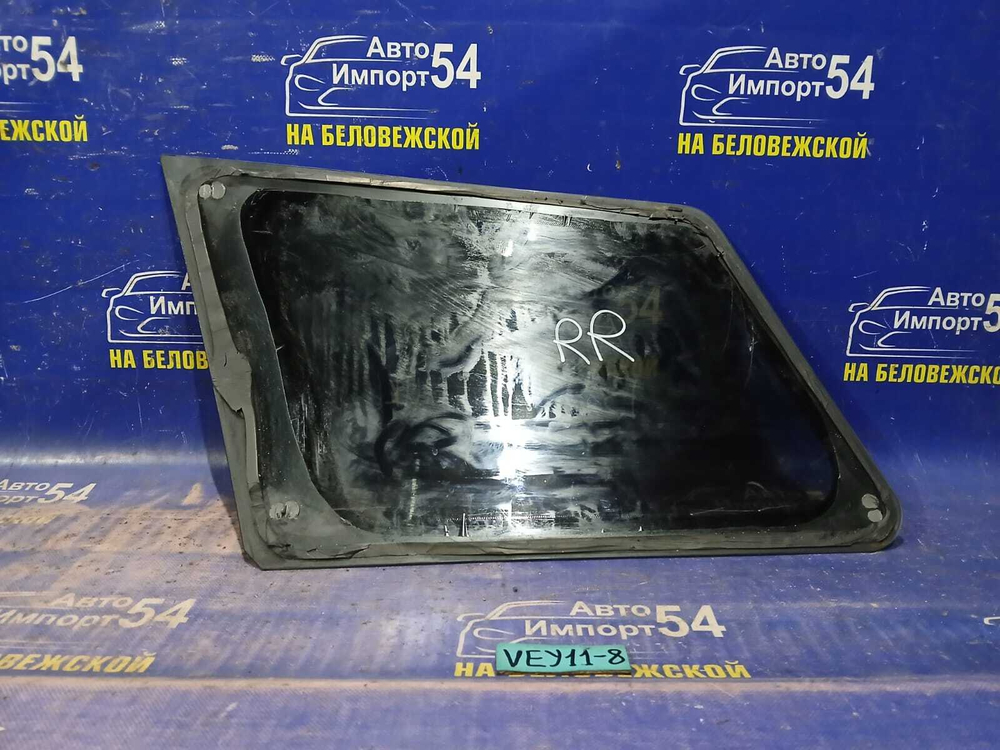 Стекло багажника правое NISSAN AD 2001