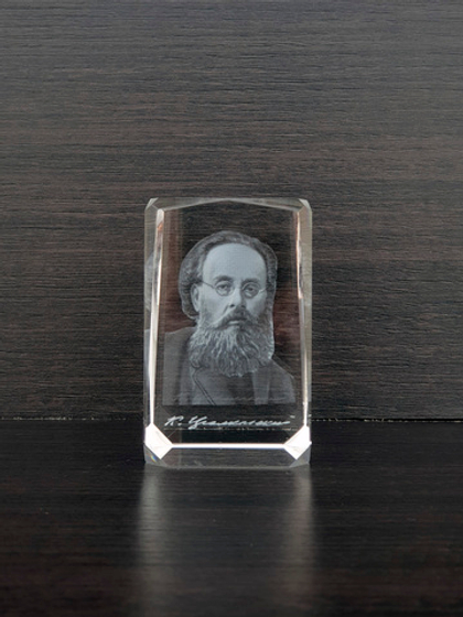 Куб с гравировкой  "Циолковский К.Э." (малый)