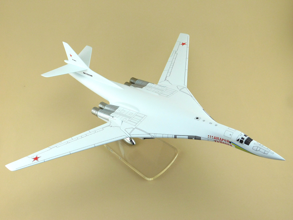 Модель самолета Ту-160 (М1:100, RF-94111, Андрей Туполев)