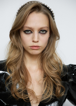 Ободок с мелкими металлическими шарами