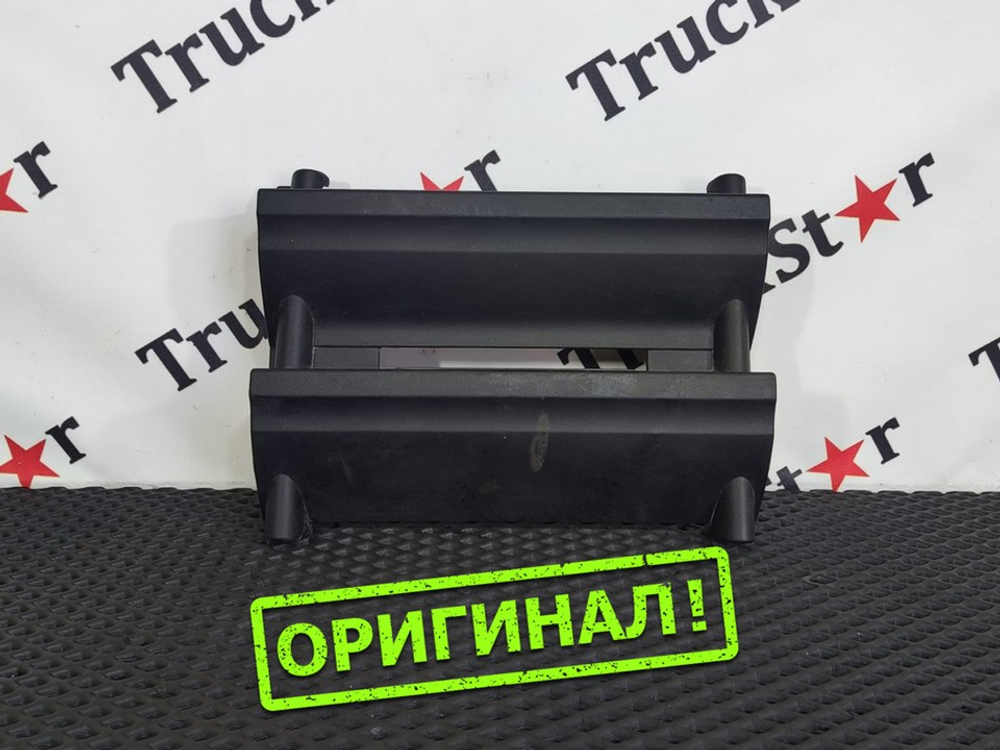 Накладка решетки радиатора левая 2018г.