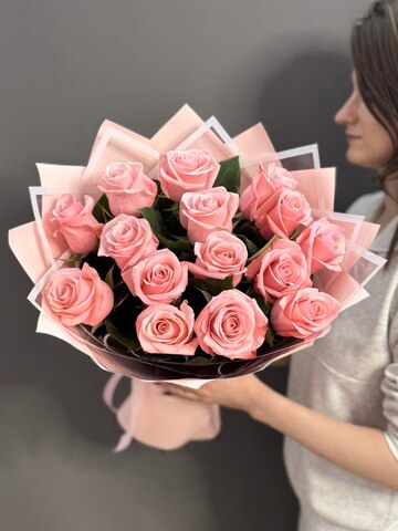 Букет из 15 роз сорта "Би Свит" (Эквадор 60 см)