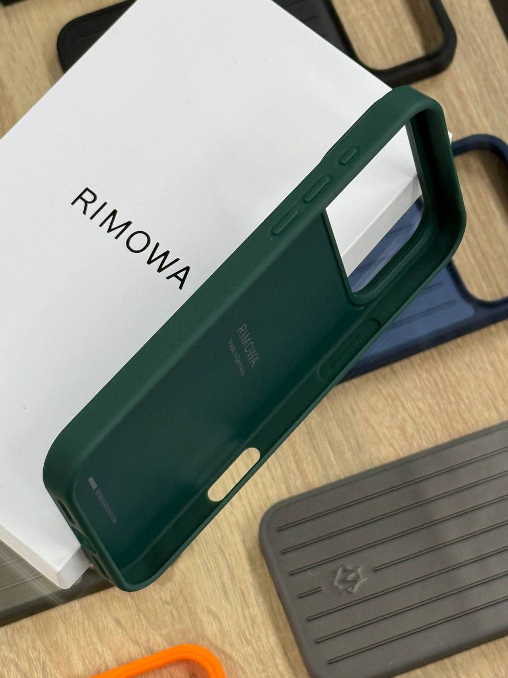 Чехол на iPhone 17 Pro Max Rimowa