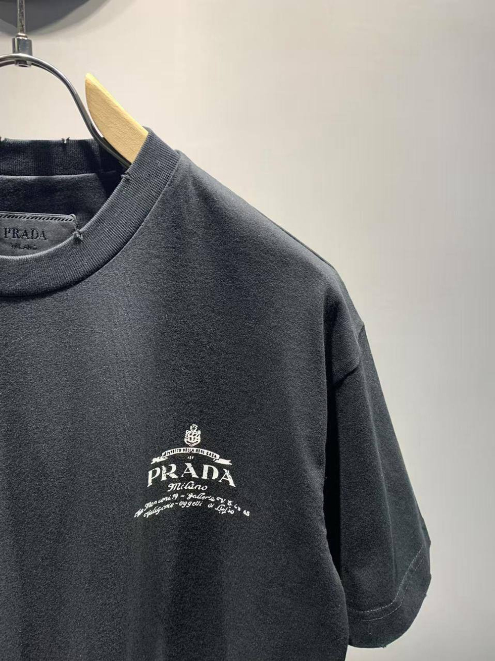 Футболка Prada