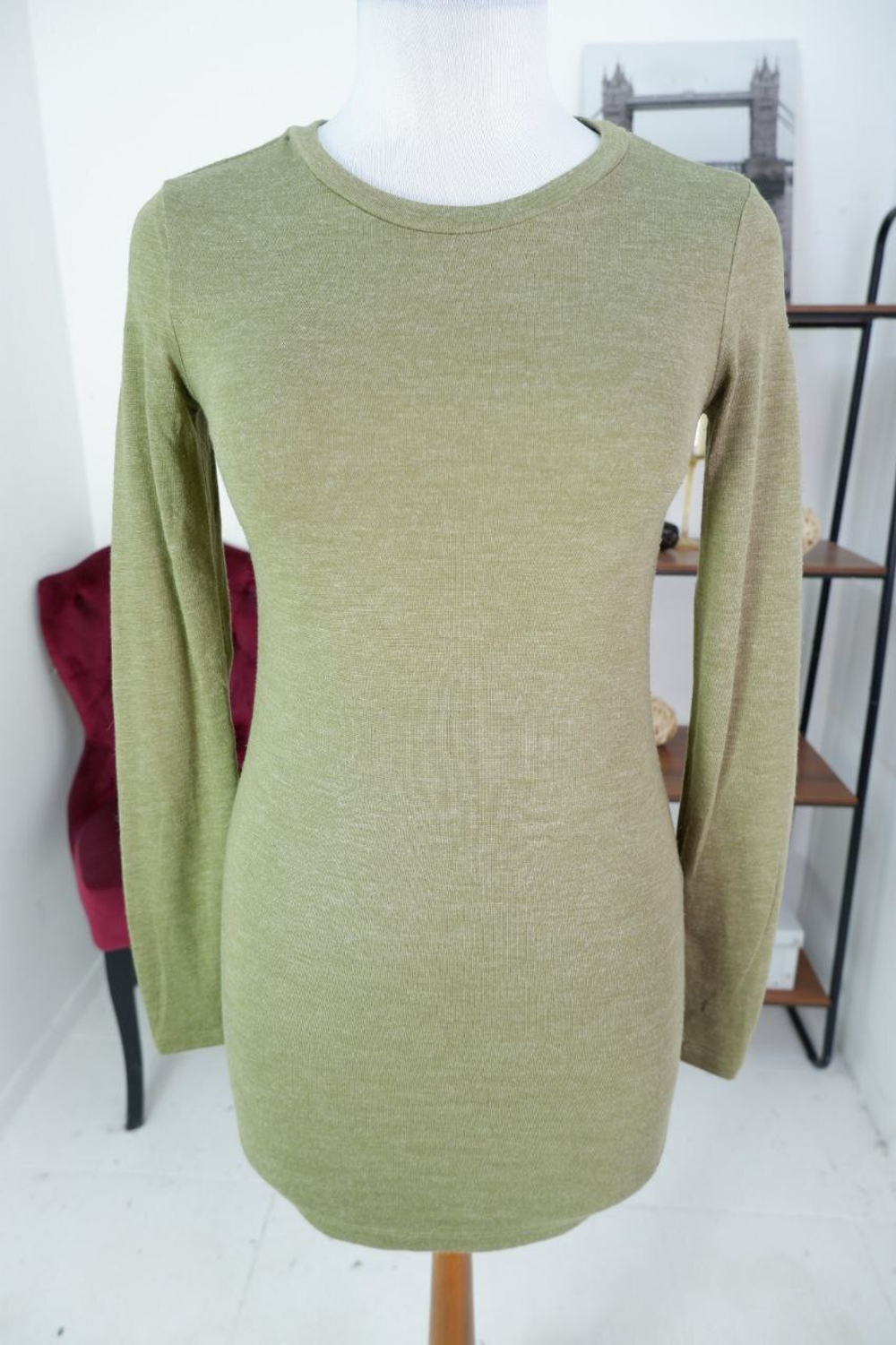 Джемпер базовый приятный 40 размер