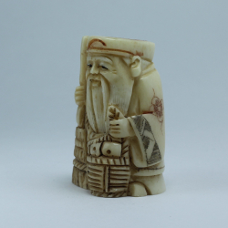 Нэцкэ Дзюродзин с метлой и корзиной рыбы