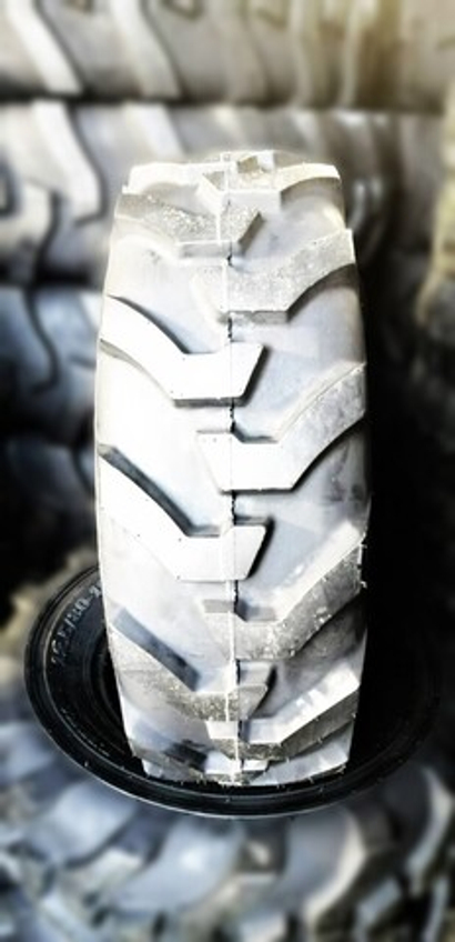 Шина 12.5/80-18  Roadguider 16 слоёв клюшка | Резина для экскаватора