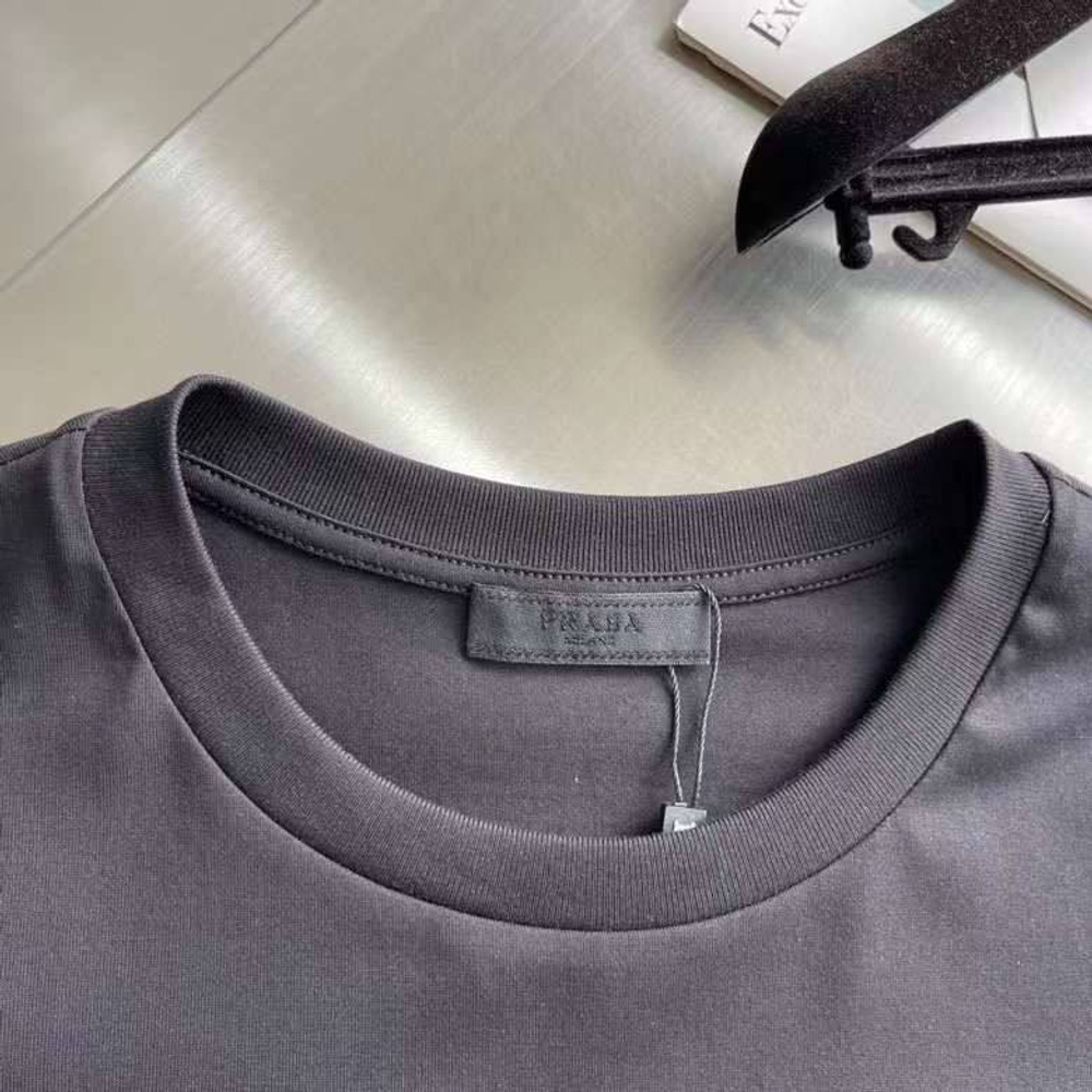 Футболка Prada