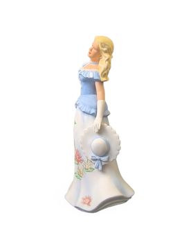 Фарфоровая статуэтка "Элизабет с водяными лилиями" Enesco