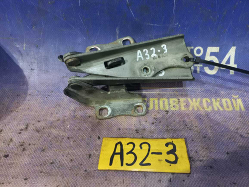 Петля капота правая NISSAN CEFIRO 1995