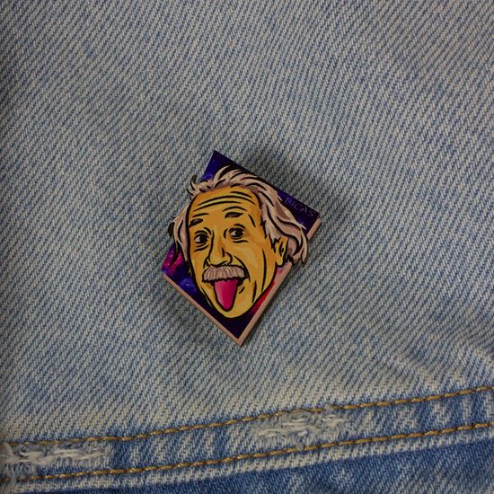 Деревянный значок. Энштейн