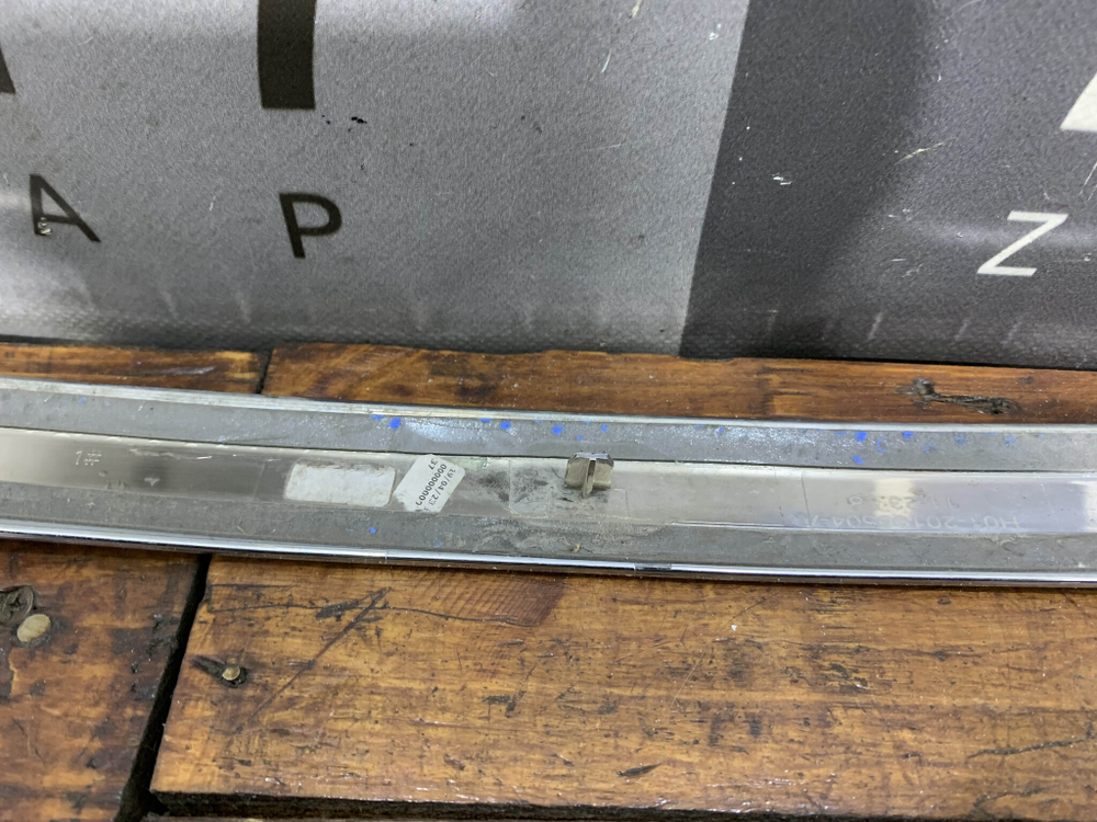 Накладка крышки багажника Mercedes GLS (X166) 19-нв Б/У Оригинал A1677430100