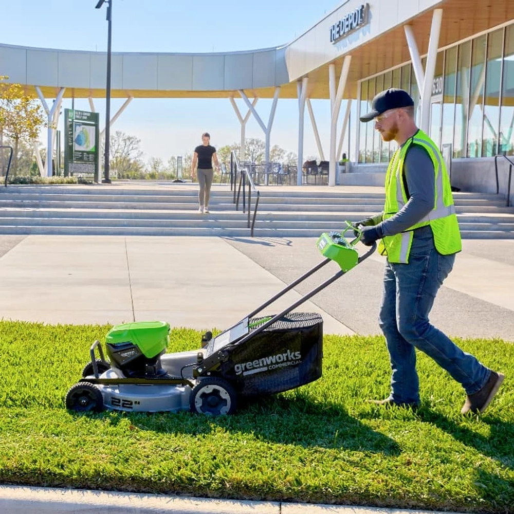 Аккумуляторная газонокосилка Greenworks LM221SK5 82В (1 x 5 Ач, ЗУ) нож 56 см, 2519407UB