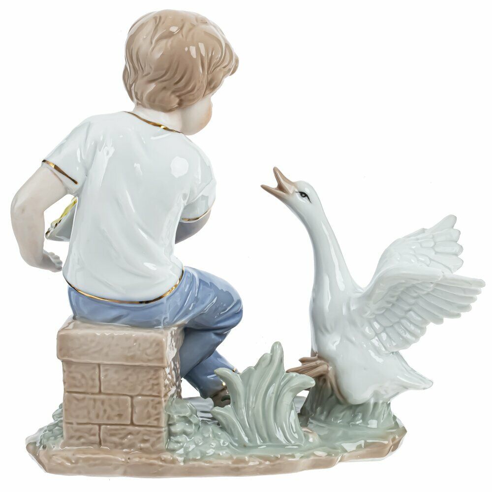 GAEM Фигурка декоративная "Мальчик и гусь", L19 W9 H17 см