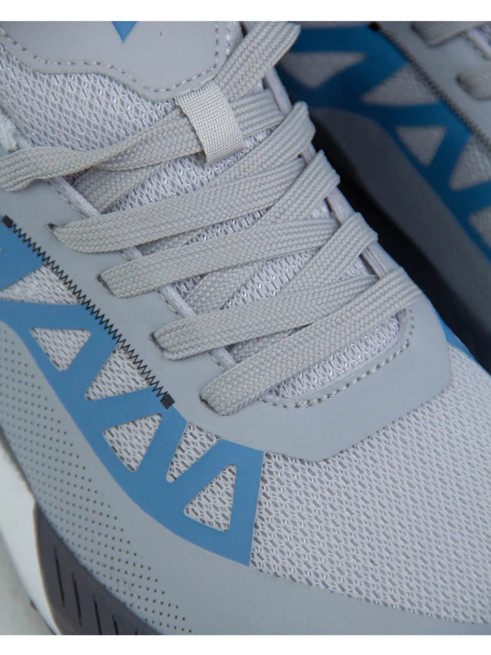 Облегченные беговые кроссовки