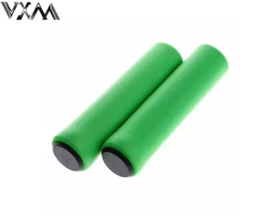 Рукоятки руля (грипсы, комплект) силиконовые, "VXM", для самоката/велосипеда, с заглушками, 130 мм (зеленый, NS01GR)