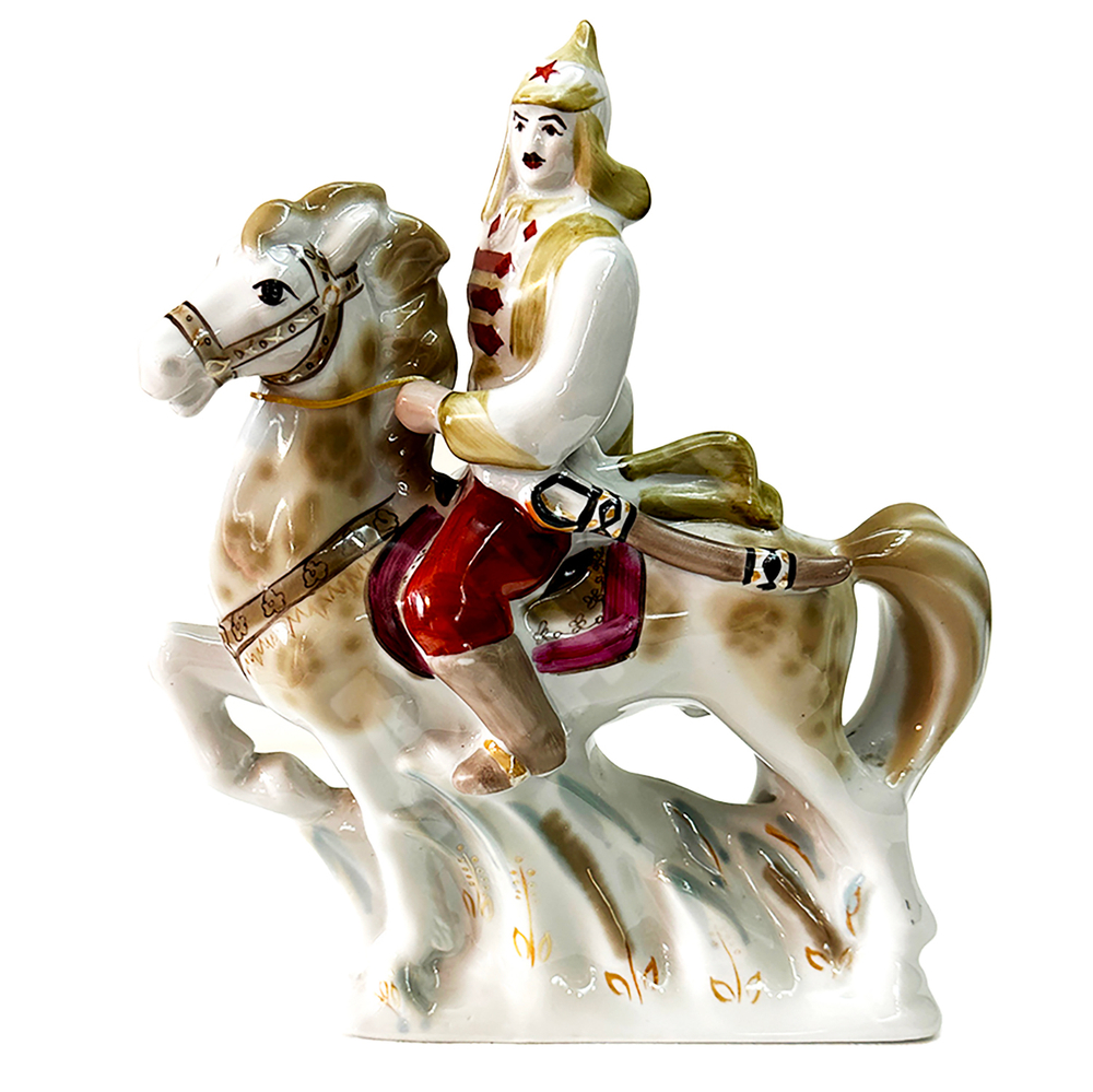 Красноармеец-буденовец на коне. 1970-е гг. Советский агитационный фарфор. ПЗХК