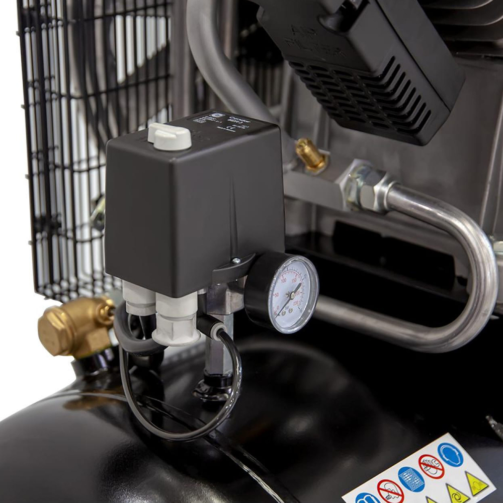 WDK-92712 Компрессор поршневой с ременным приводом:1300 л/мин, 7.5 КВт, 380 В, ресивер 270 л