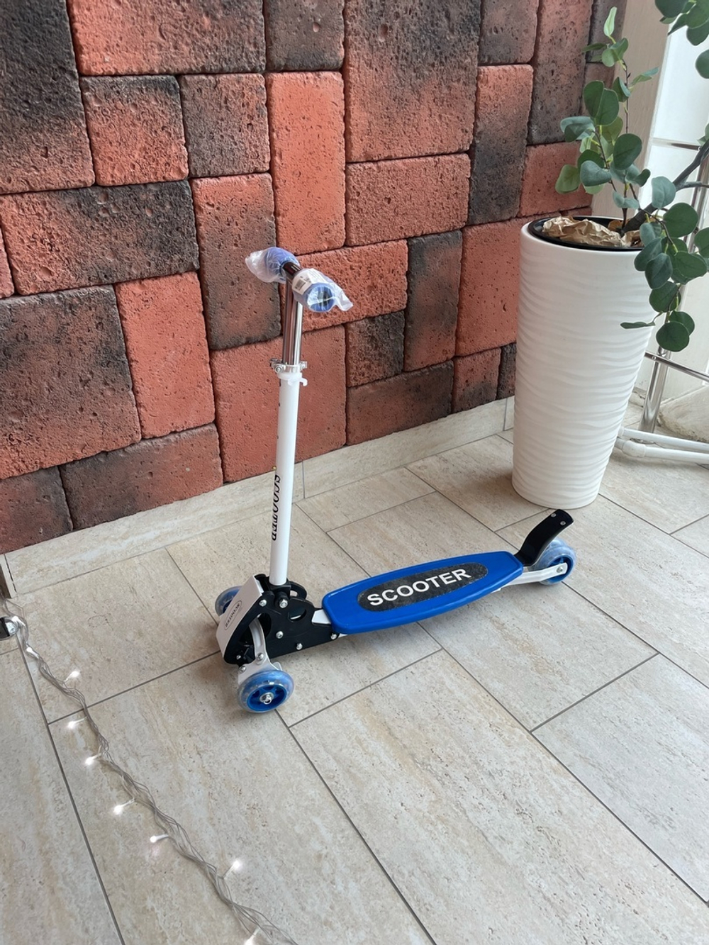 Самокат детский 3-х колесный СКЛАДНОЙ регул. высота руля 53-78 см, 40 кг) бело-синий 36001