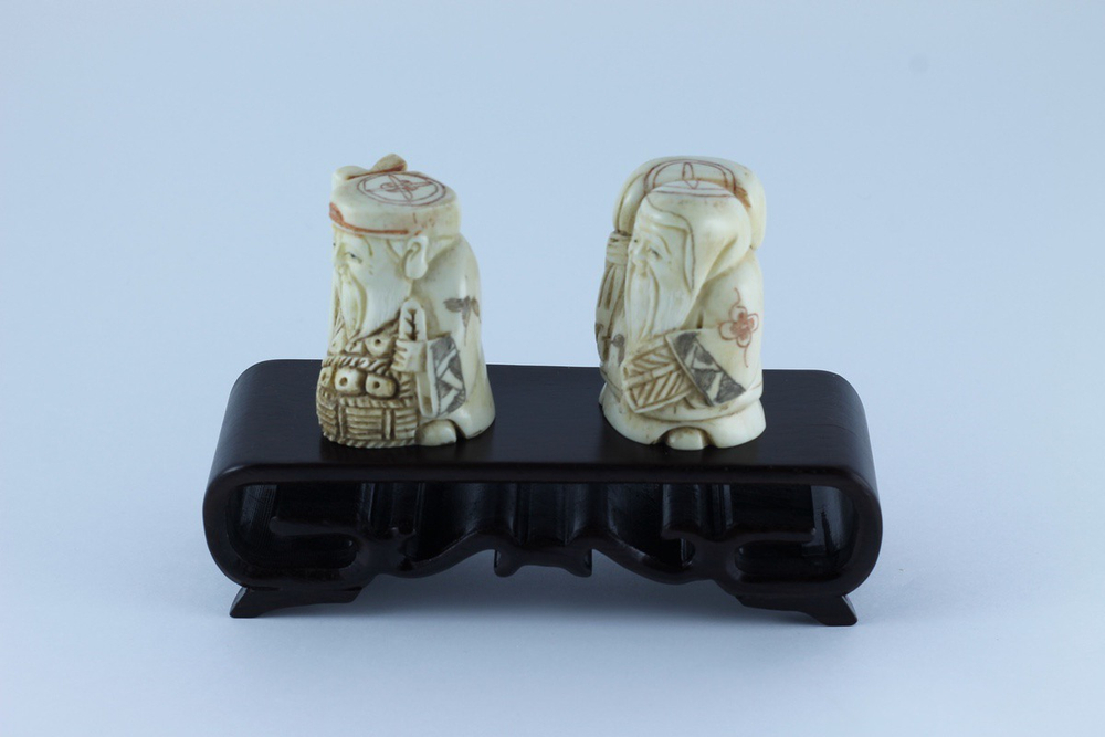 Сет нэцкэ Дзюродзин и Фукурокудзю на подставке