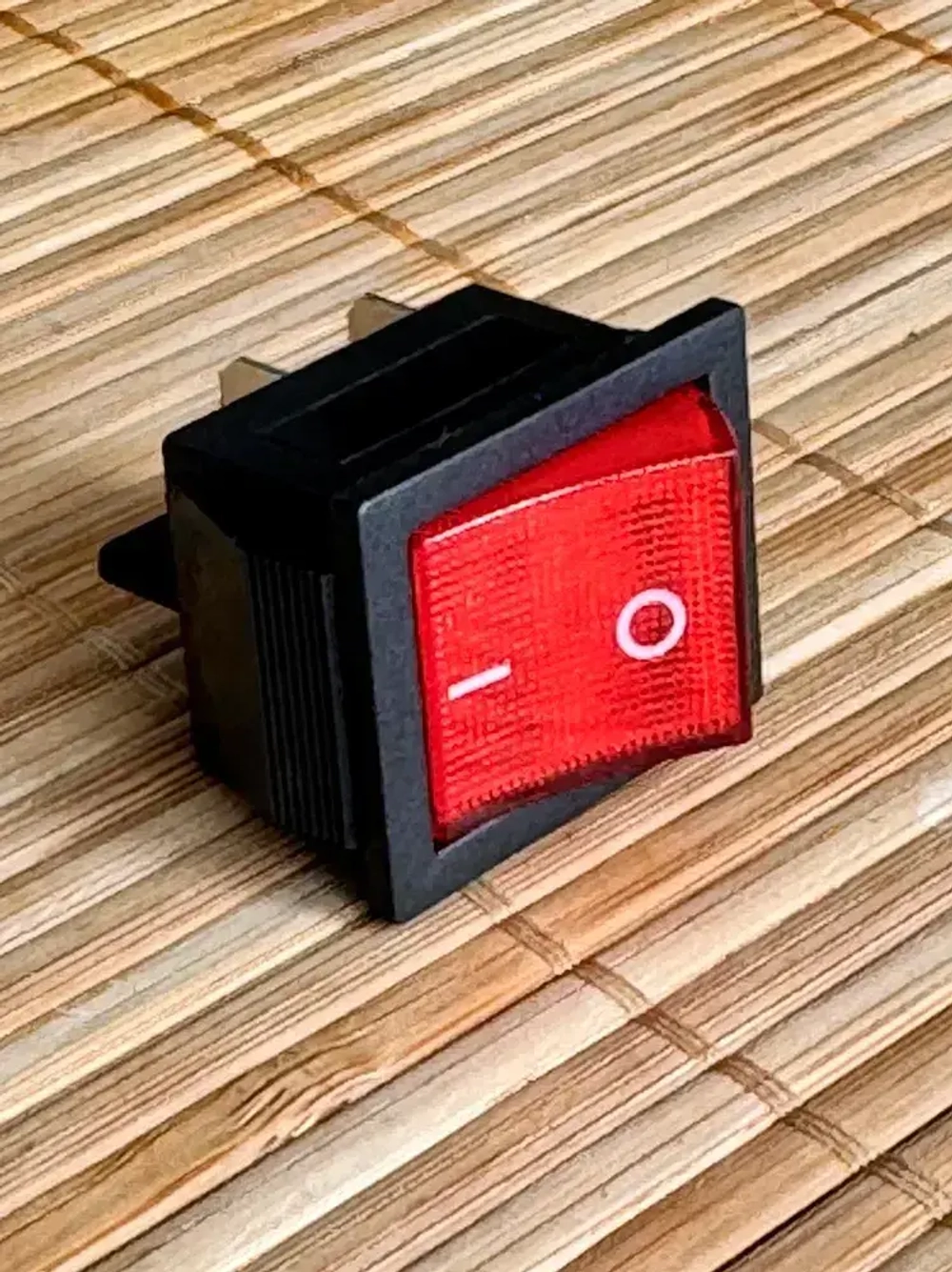 Красная кнопка тумблер выключатель, с подсветкой 16A-220V, KCD4-101/4PN, 1 штука