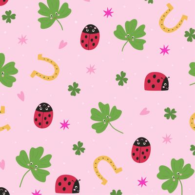 Символы удачи - клевер, божья коровка, подкова.