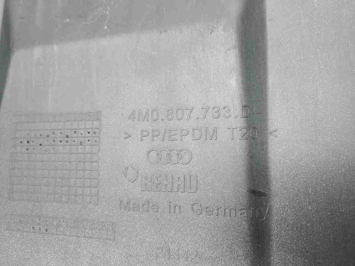 Накладка переднего бампера Audi Q7 2 (2015-2019)